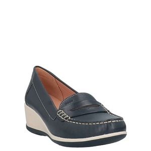 NEW GEOXX black patent penny loafers with wedge sole. Size 40